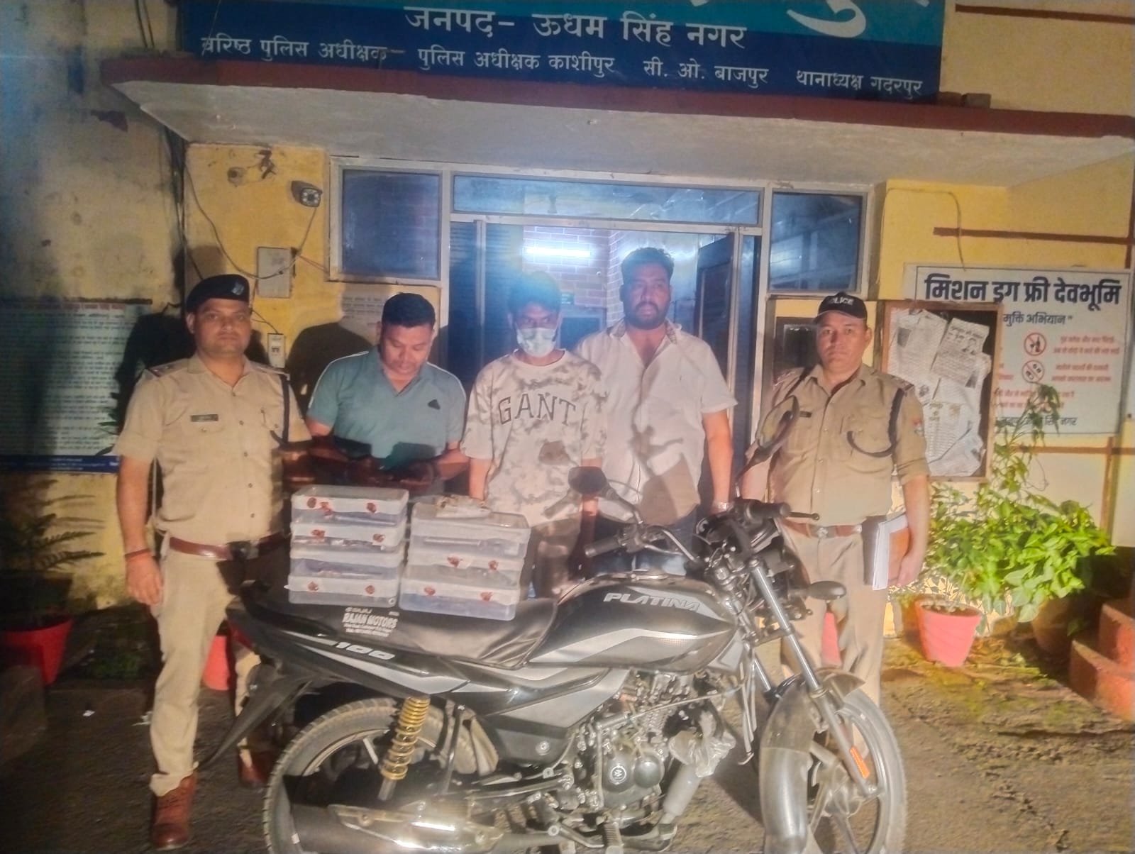 जिला पुलिस और एसटीएफ की बड़ी कार्रवाई : अन्तर्राज्यीय हथियार तस्कर आजाद अली गिरफ्तार, 7 तमंचे बरामद