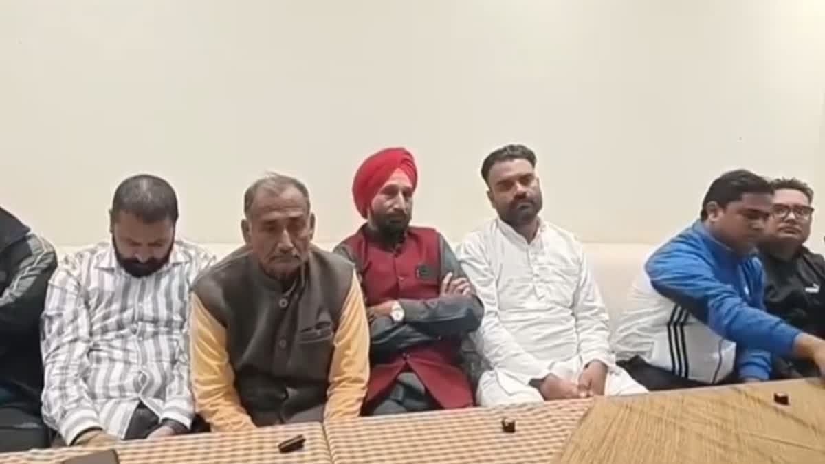 हाईकमान के फैसले से फूटा कांग्रेस में बम — रुद्रपुर के पार्षदों ने थामा इस्तीफे का रास्ता